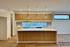 Polytec-Natural-Oak-Ravine_Classic-White-Matt_RHF-Ephesus
